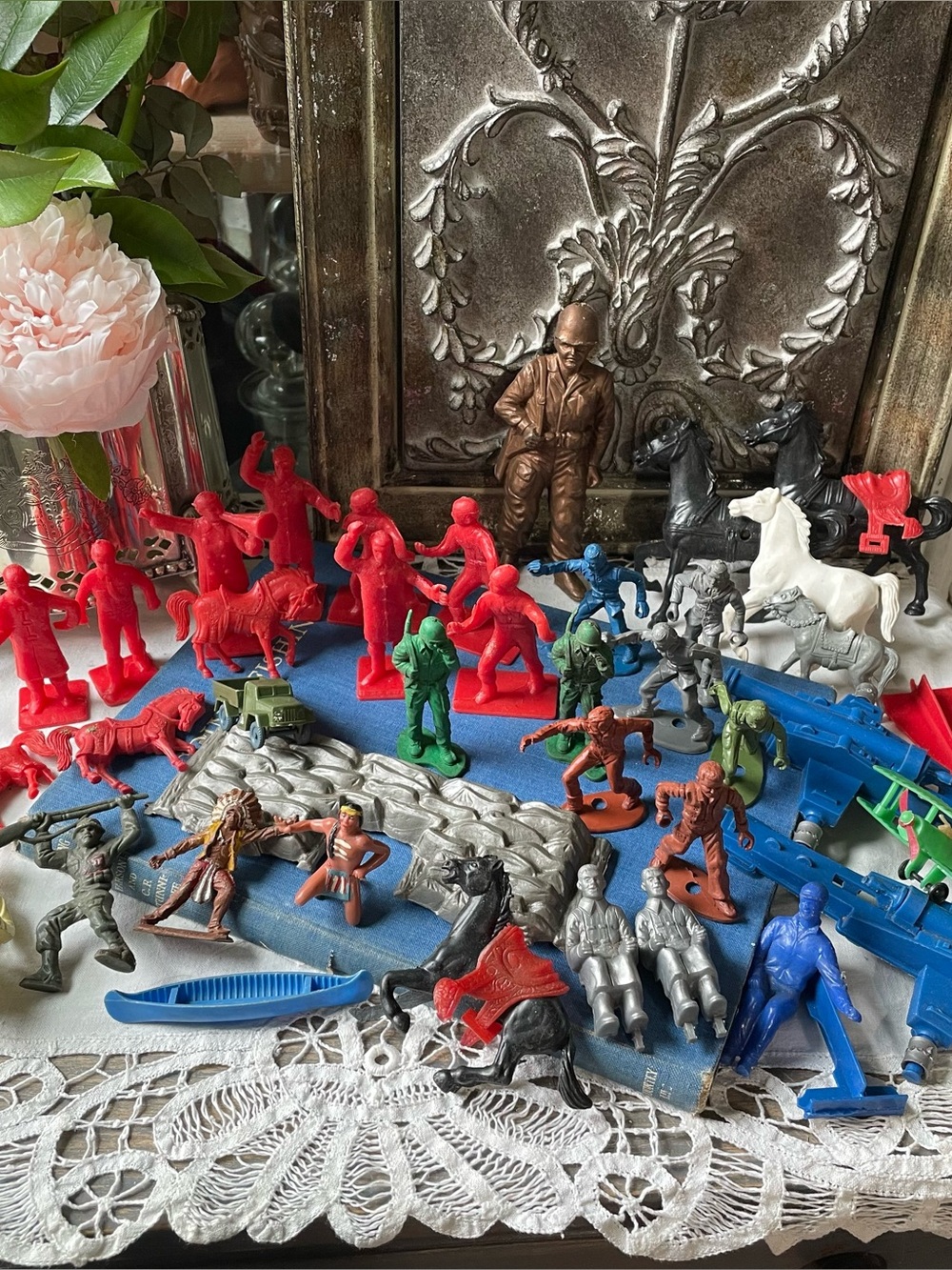 Vintage plastic Army men Indian airplane horses play toys collectibles 1950s